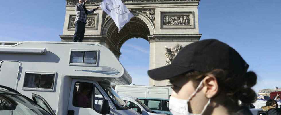 The freedom convoys wreak havoc on the Champs Elysees