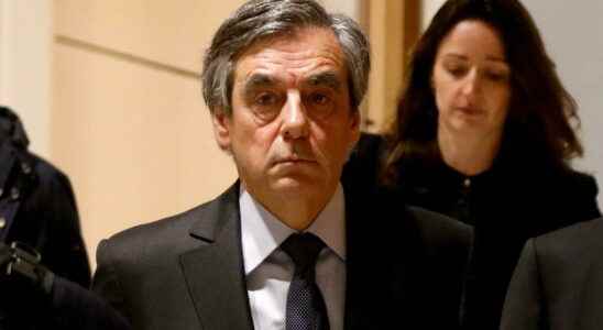 Threatened with sanctions the former French Prime Minister Fillon resigns
