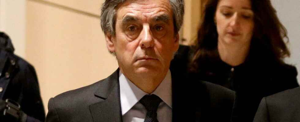 Threatened with sanctions the former French Prime Minister Fillon resigns