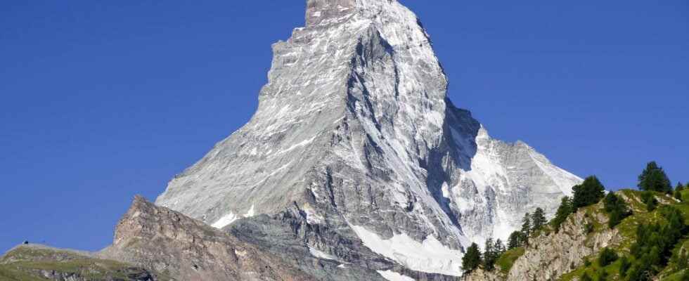 When the mountains hum the seismic song of the Earth