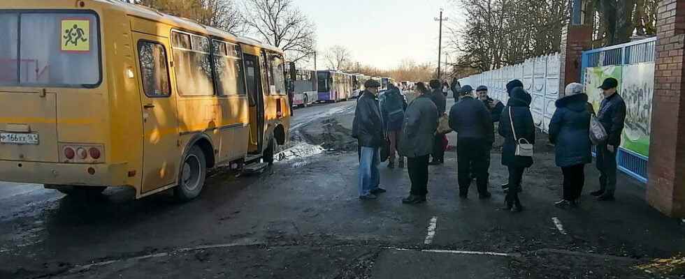 evacuees from Donbass arrive in Rostov oncoming military convoys