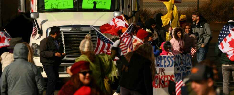 truck drivers form an anti health restrictions convoy to Washington