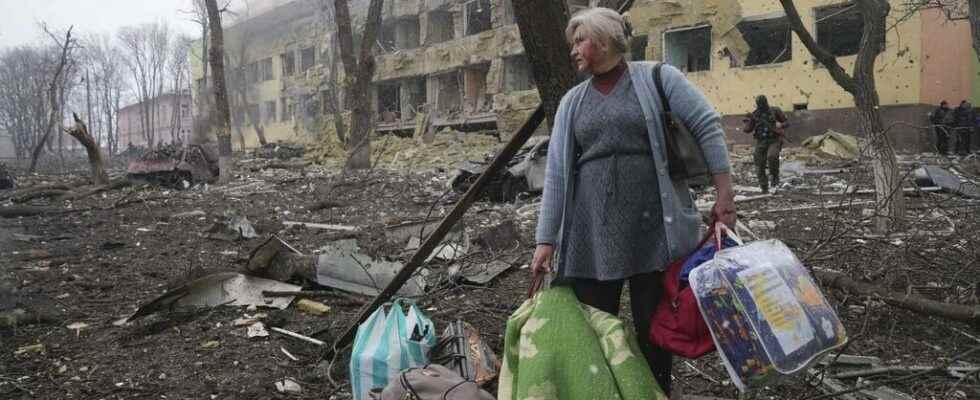 35000 civilians were able to be evacuated from besieged cities