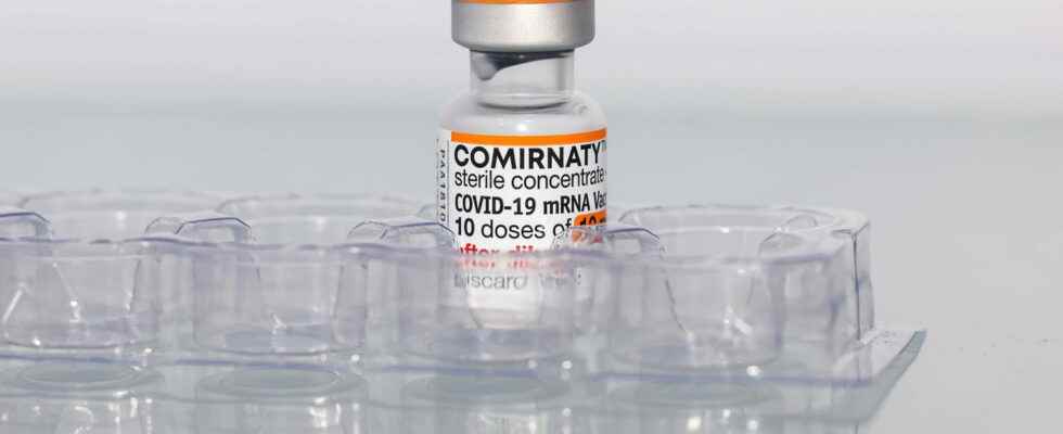 4th dose Covid vaccine at 65 80 with Pfizer compulsory