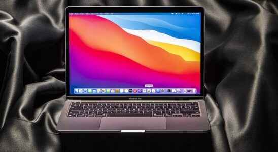 Apple 13 inch MacBook Air and MacBook Pro with SoC M2