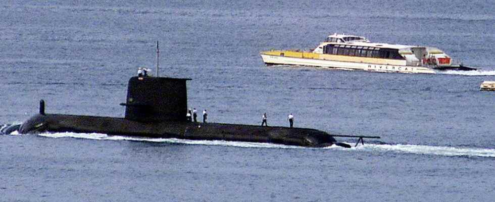 Australian PM announces construction of new submarine base