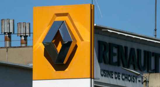 Automaker Renault announces suspension of operations at its Moscow plant