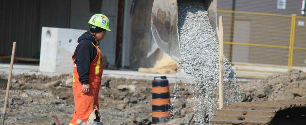 Construction begins on new apartment building in Sarnia