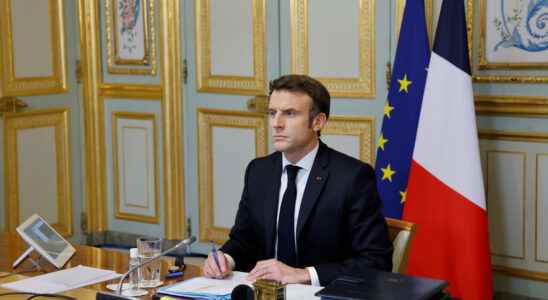 Emmanuel Macron formalizes his candidacy in a letter to the