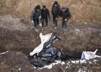 Fear destruction and mass graves in Mariupol