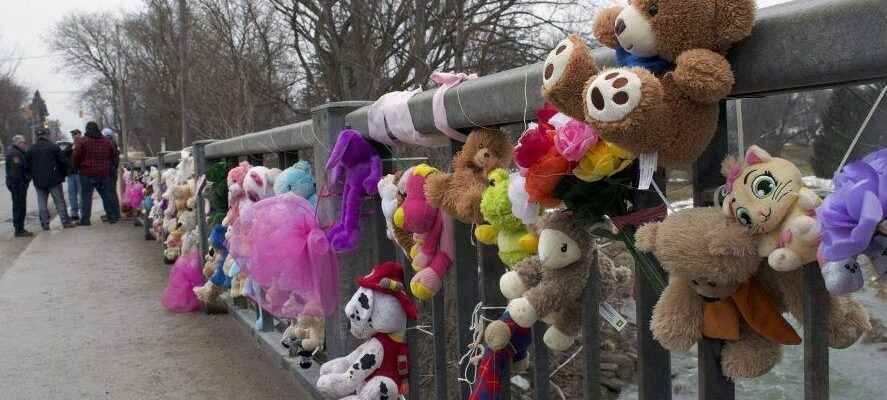 Firefighters add teddy bear to bridge memorial for girl who