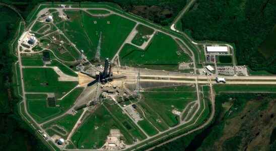 In pictures the SLS launcher seen from space
