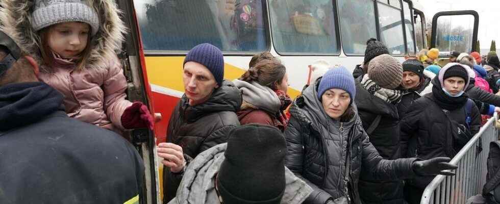 In the Polish camp of Korczowa Ukrainian refugees hope for