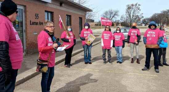 Local hospital and long term care workers renew calls to repeal provinces
