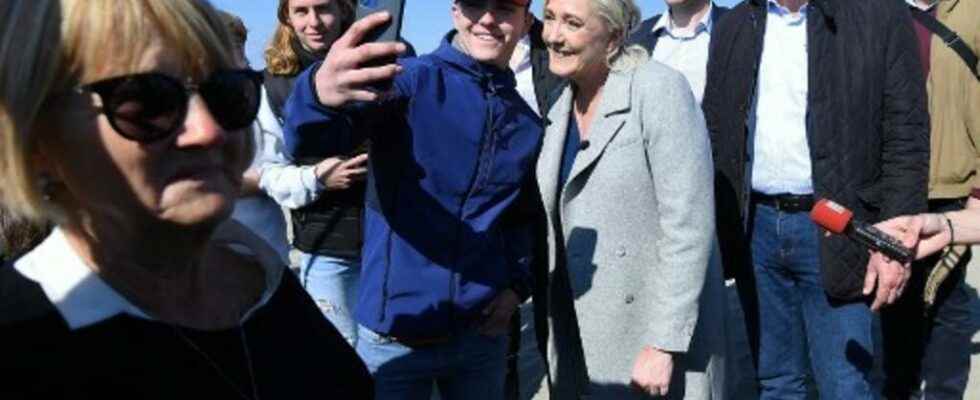 Marine Le Pen adapts her campaign to the war in