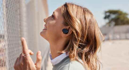 New wireless headphones by JBL in Turkey