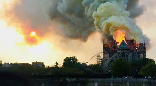 Notre Dame is burning a film made of odds and ends