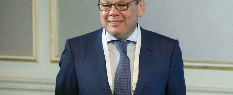 Oligarch Mikhail Fridman refuses to comment on Putin