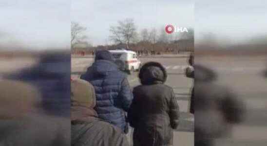 People in Ukraine blocked the way of Russian soldiers This