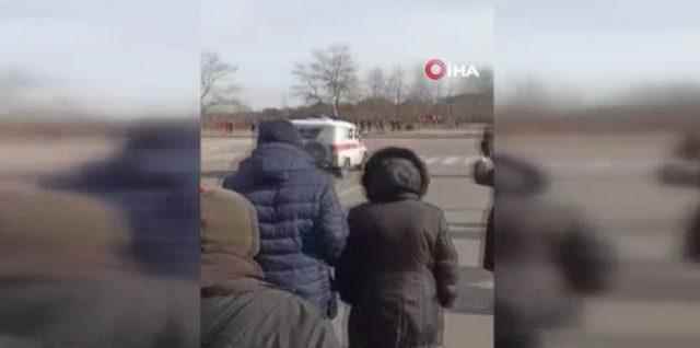People in Ukraine blocked the way of Russian soldiers This