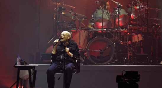 Phil Collins what disease does the singer of Genesis suffer