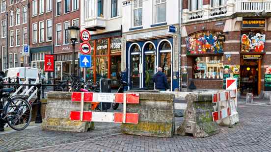 Residents of Oudegracht are disturbed by the ugly barricade but