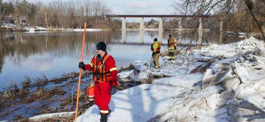 Search for 10 year old who fell through ice near Mitchell continues