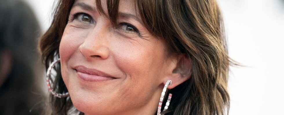 Sophie Marceau drops the top and appears without makeup