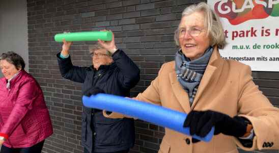 Squat the elderly in Vijfheerenlanden are trained to get on