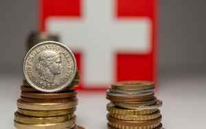 Swiss central bank firm rates Ready to intervene on foreign