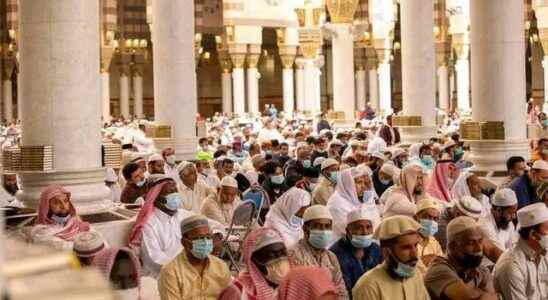The first Friday prayer without social distance was held in
