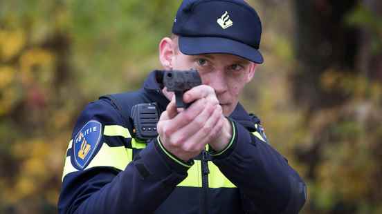 Tilburg agents aim service weapon at four teenagers from Houten