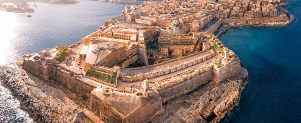 Travel to Malta form entry conditions and Covid info