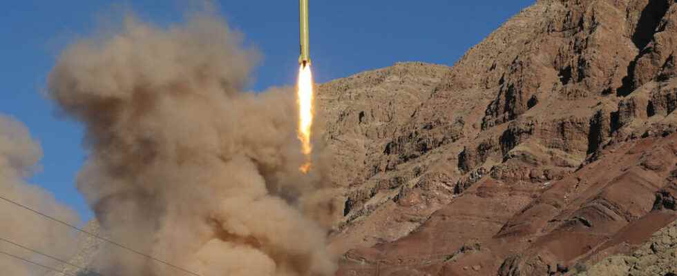 Twelve ballistic missiles fired from outside Iraq target Erbil