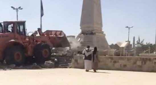 Ugly attack on Turkish monument in Yemen They tried to