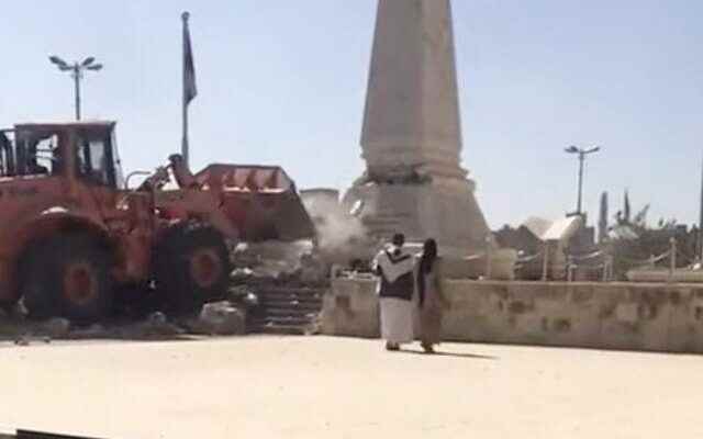 Ugly attack on Turkish monument in Yemen They tried to