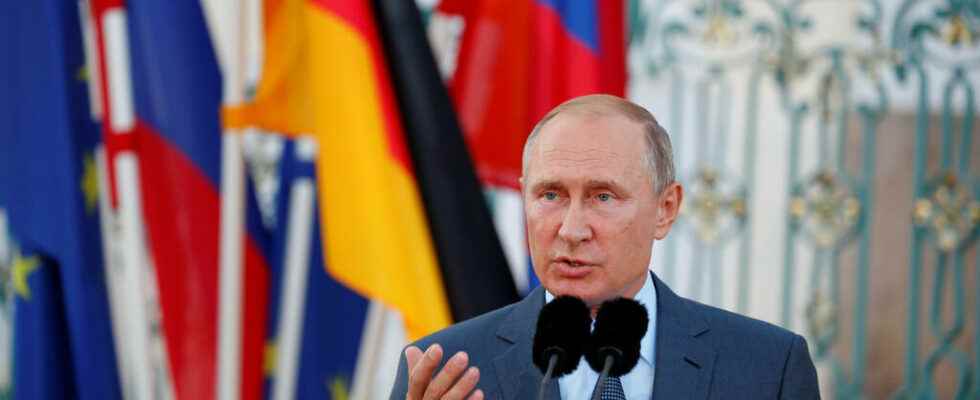 Vladimir Putin tells Olaf Scholz gas can still be paid