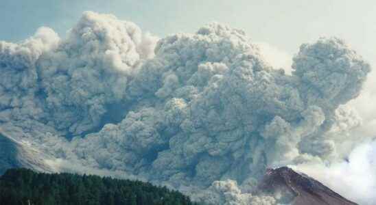 Volcano fiery clouds on the Merapi force the evacuation of