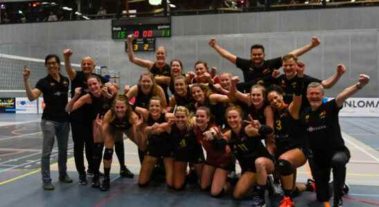 Volleyball players VV Utrecht cup finalist after sensational comeback