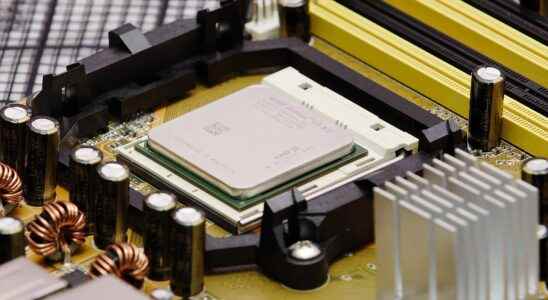 What are the differences between 32 bit and 64 bit processors