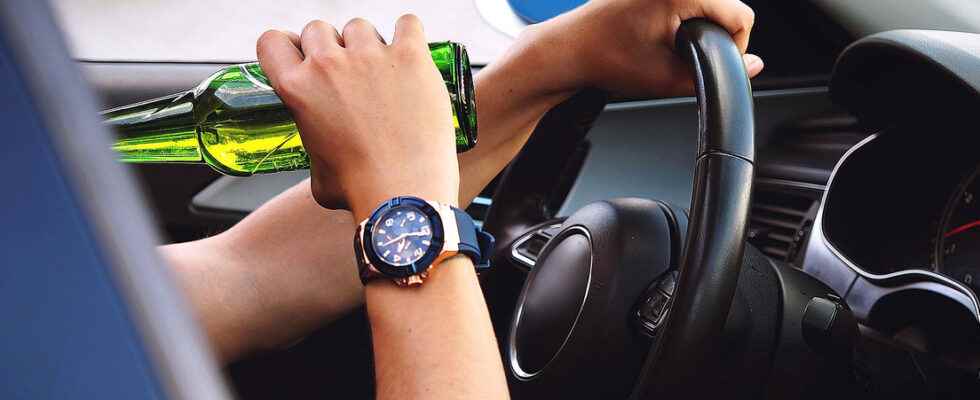 Young people more often behind the wheel after house parties