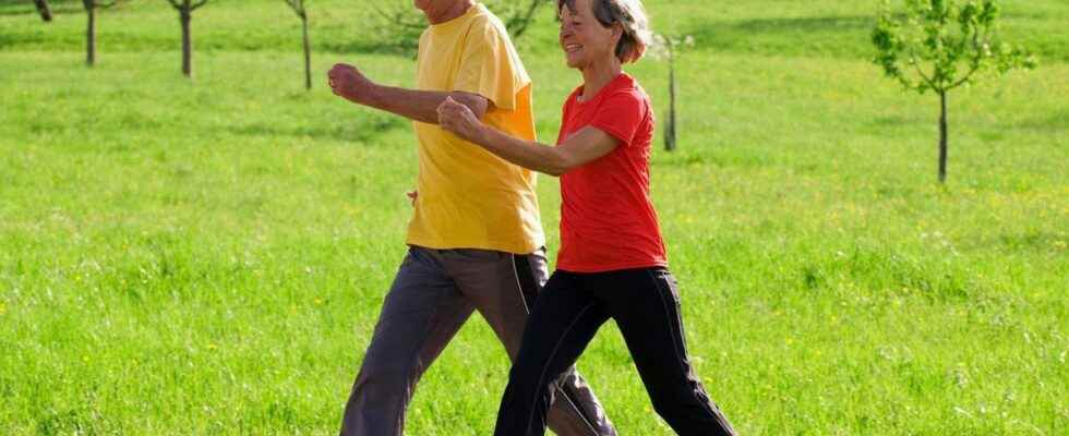 Young people walk less than seniors