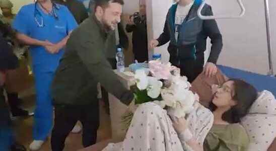 Zelensky visited civilians injured in Russian attacks