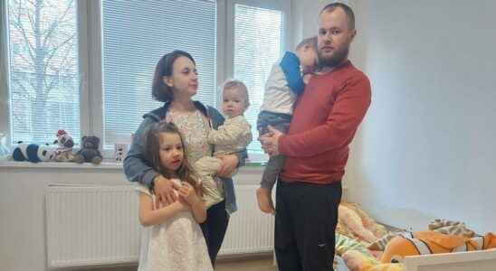 a Ukrainian refugee family on the Slovak side