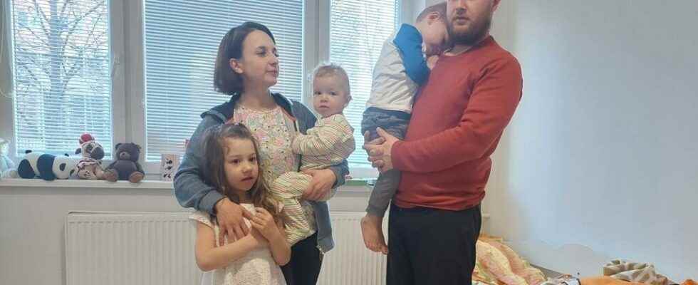 a Ukrainian refugee family on the Slovak side