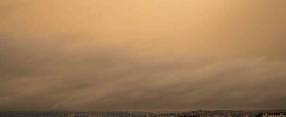 images of the yellow sky in France