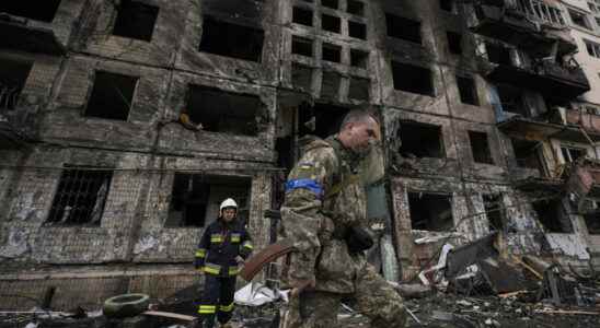 three explosions in kyiv and Kharkiv under flames