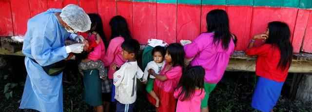 Children in Peru queue for vaccinations