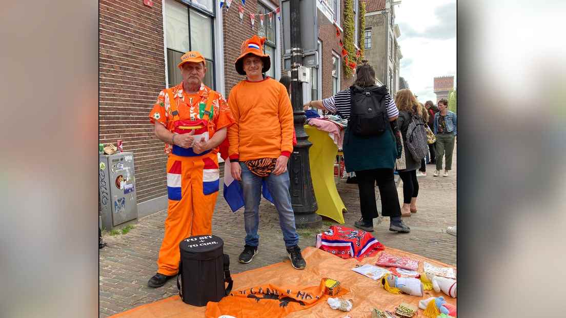 André and his son with their clothes on the Van Asch van Wijckskade.