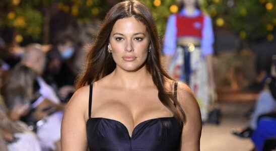 Ashley Graham breaks postpartum taboos reveals her belly and embraces